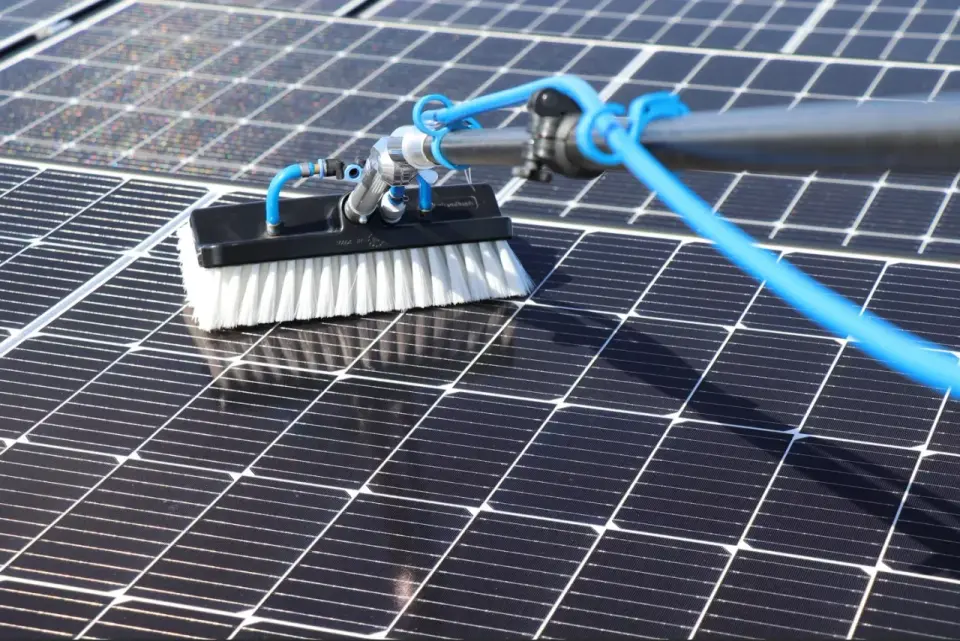 Nettoyer ses panneaux solaires sans les abîmer